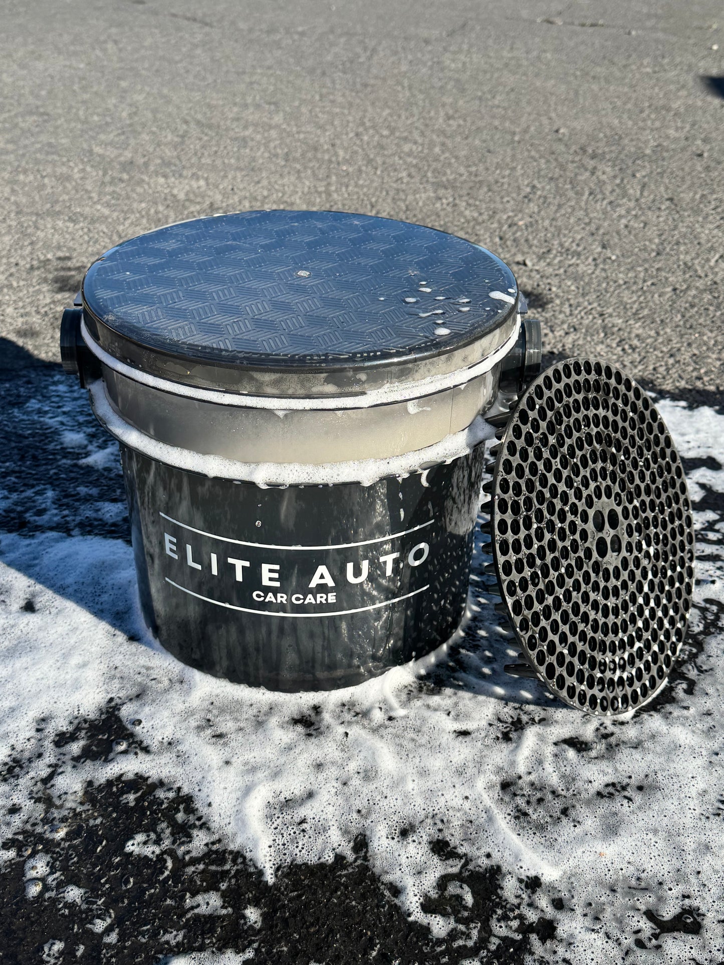 ELITE AUTO Car Care Wash Bucket with Grit Guard and Lid