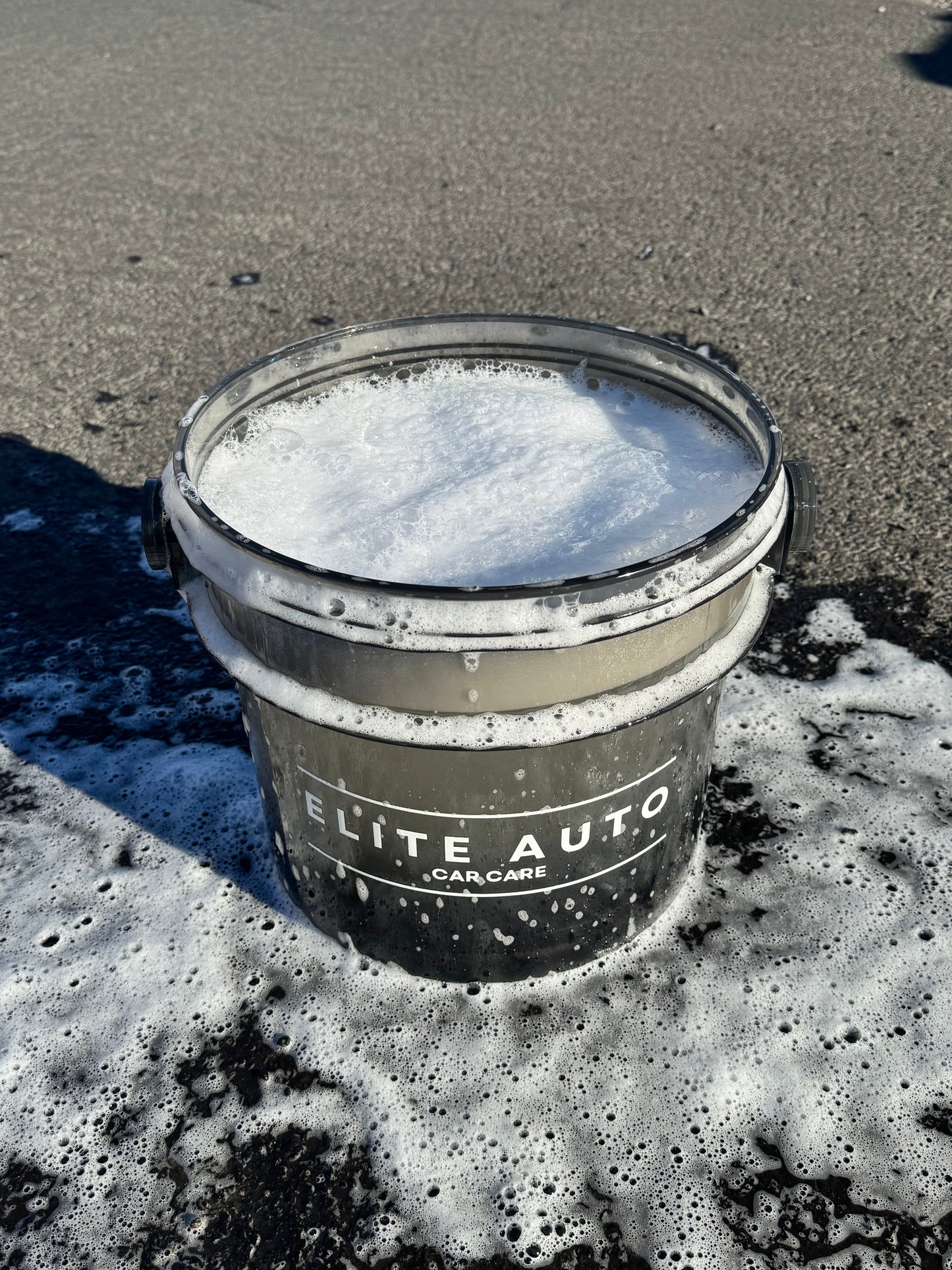 ELITE AUTO Car Care Wash Bucket with Grit Guard and Lid